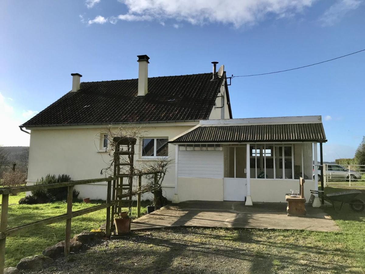 Gite Cottage Chaleureux En Pleine Campagne Vue Sur Les Monts Et Forets Et Le Chateau De Carrouges Eksteriør bilde